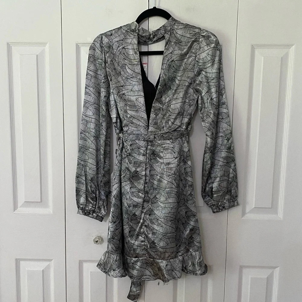 NWT SILVIAN HEACH Elegant Silver Wrap Dress Italy 38 - Picture 4 of 14